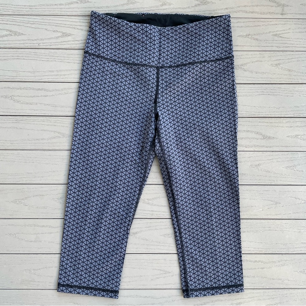 Victoria’s Secret VSX Sport Gray Geometric Knockout Cropped Leggings S